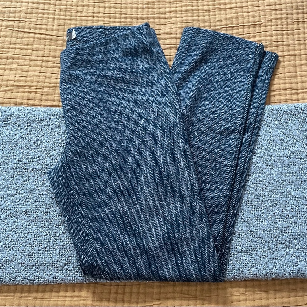 Kohl’s, Gray & White, Dress Pant, Elastic Waist, No Closure, Size 2